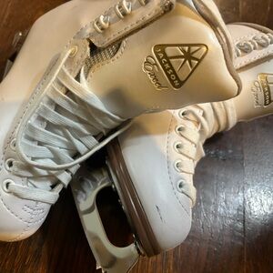 Kids size 12 1/2 Jackson ice skates.